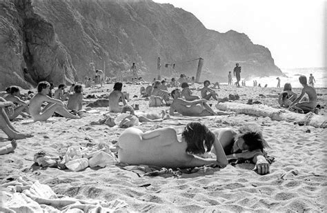 25 Pictures That Show Just How Far Out Beach Life Was In 70s